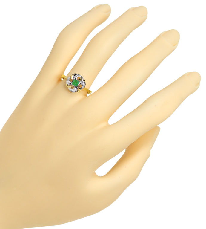 Foto 4 - Attraktiver Blütenring mit Smaragd und Diamanten, 585er, R8509